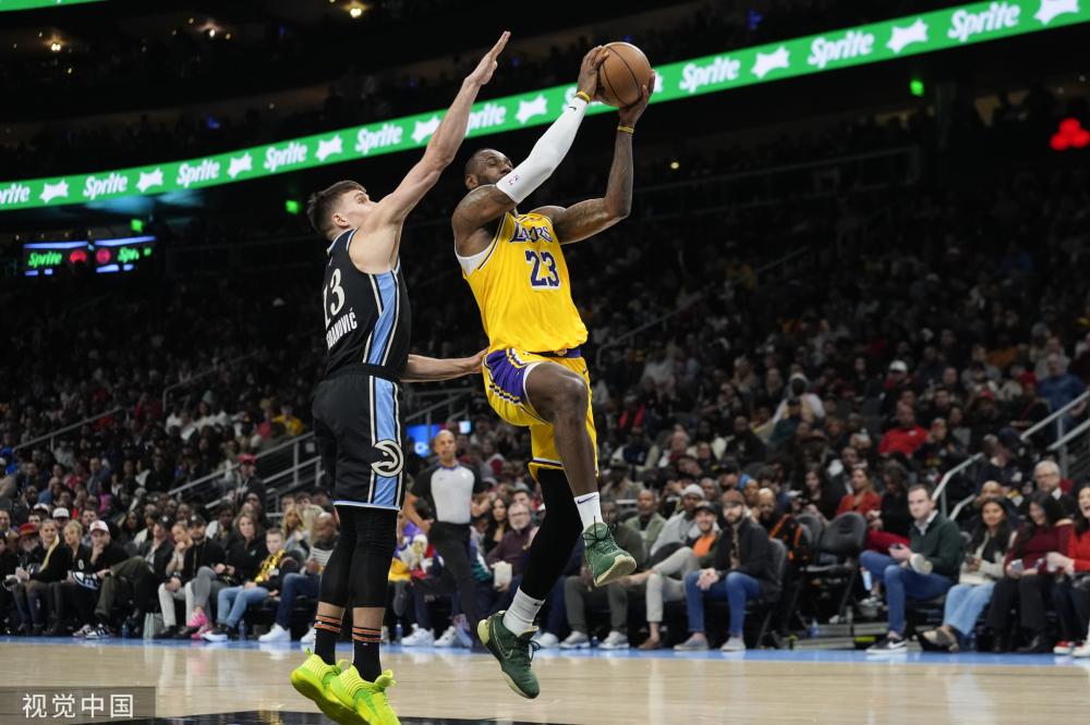 记者：曼联冬窗谈妥奥斯梅恩 但球员想履行完租借期.