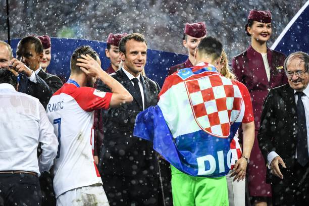 毫不犹豫地 毫不犹豫地